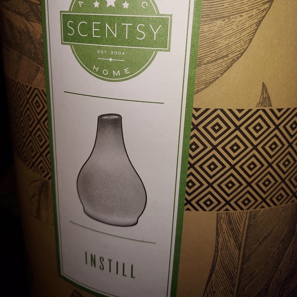 Scentsy diffuser & shade Instill - Picture 2 of 3